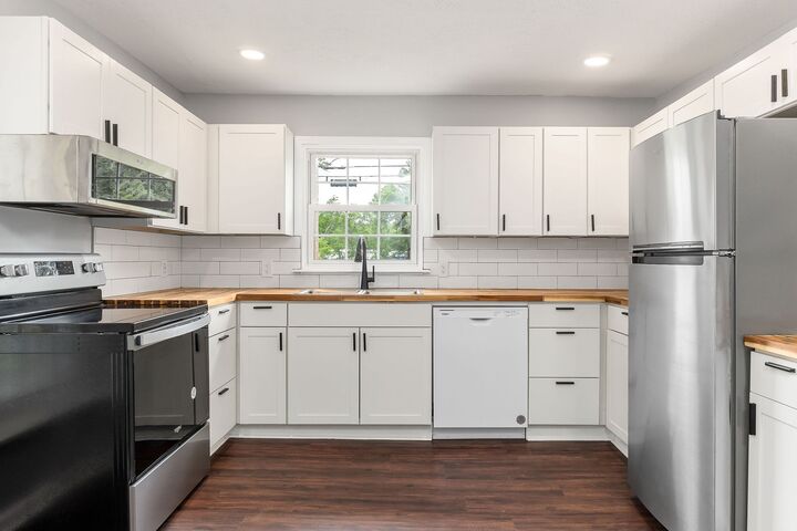 Property Photo:  310 W End Ave  TN 37110 