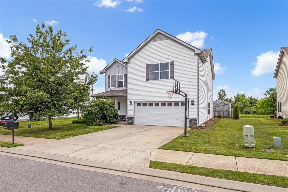 Property Photo: 1616 Alysheba Run TN 37128