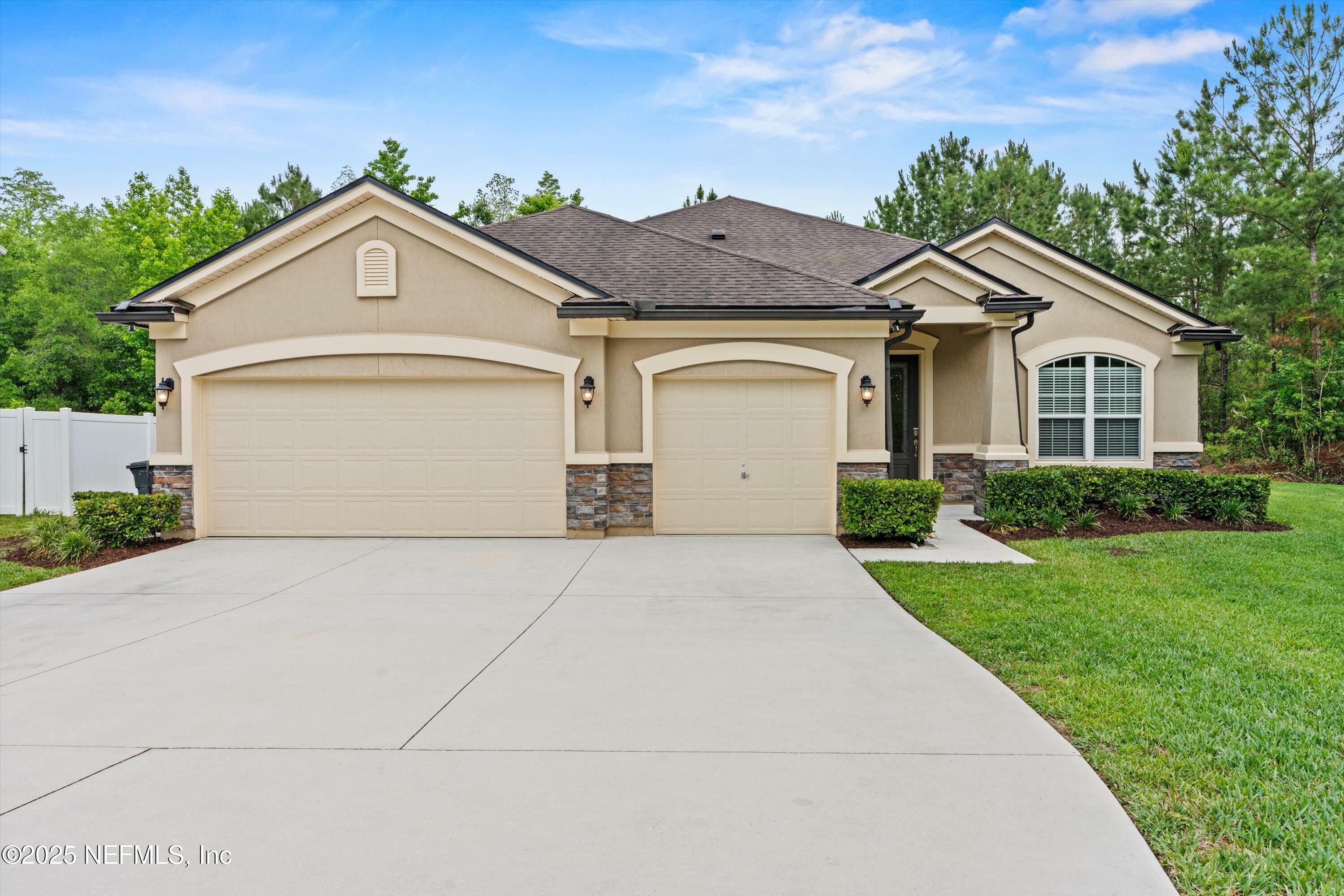 Property Photo: 1189 Royal Dornoch Drive FL 32221
