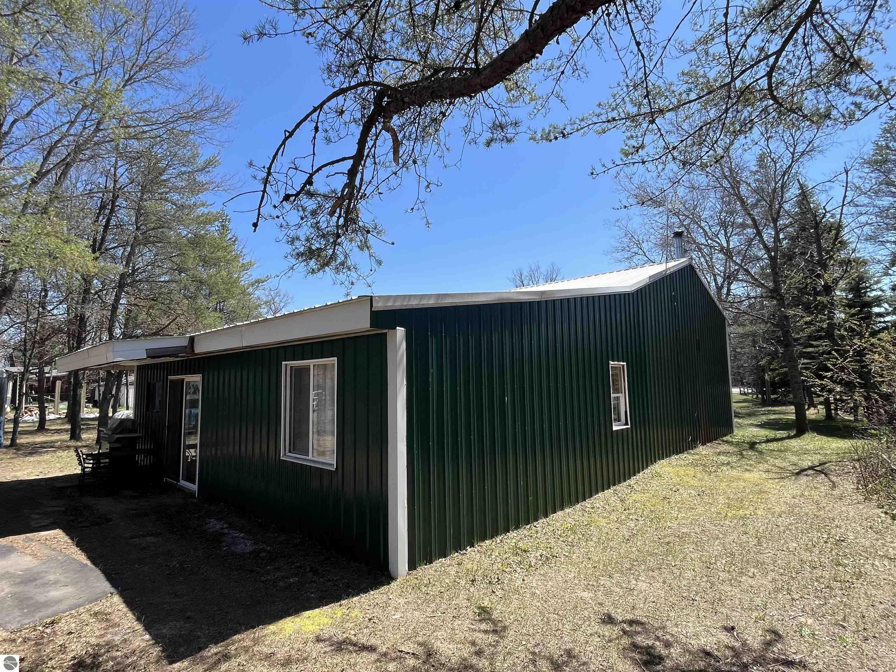 Property Photo: 15831 SE M 72 MI 49738