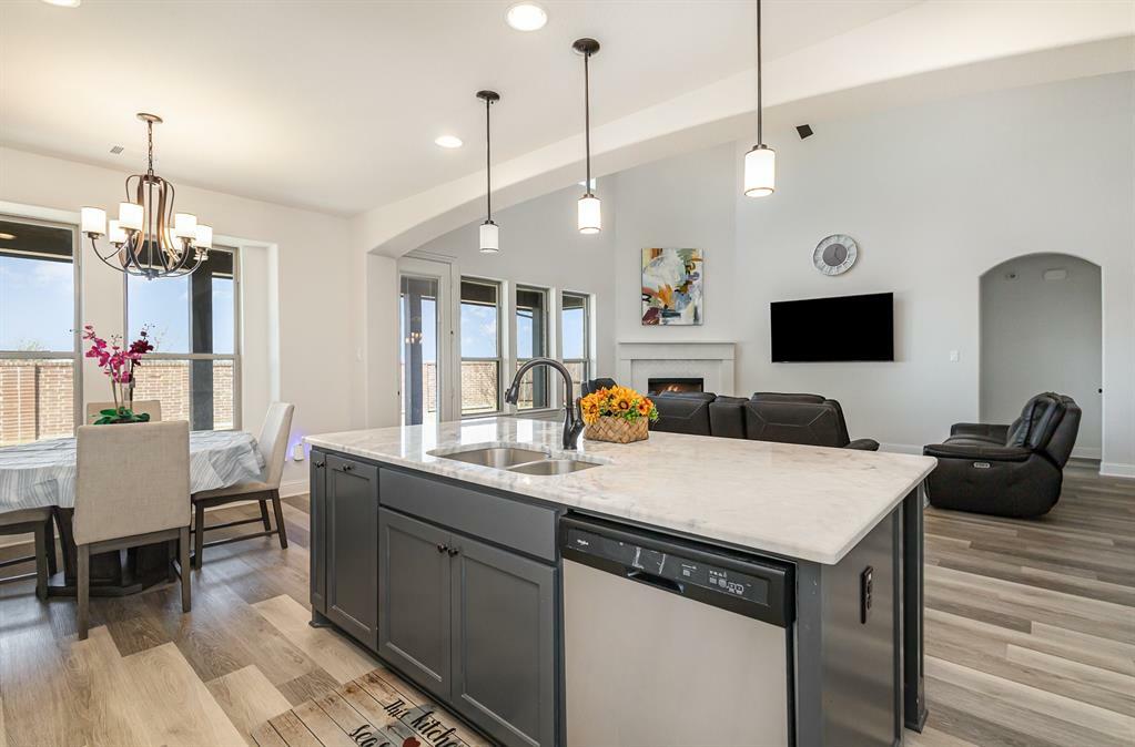 Property Photo: 1204 Manor Creek Way TX 76063