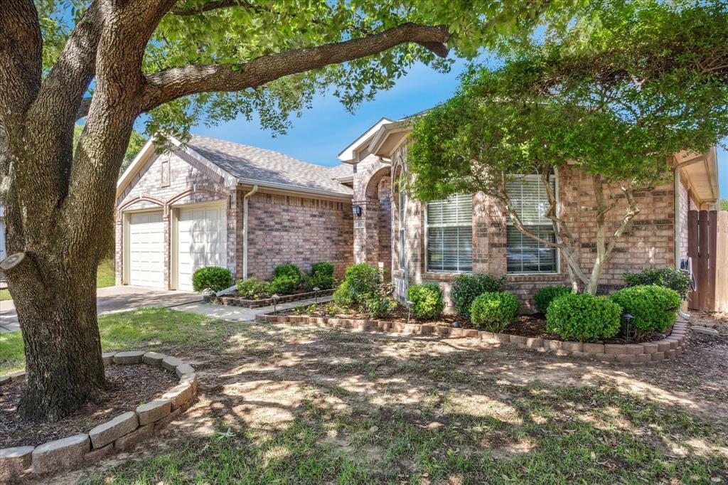 Property Photo: 2406 Lula Court TX 76210