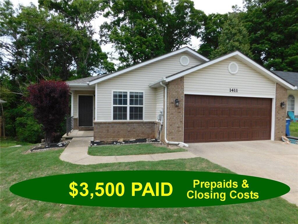 Property Photo: 1411 Cresent Street AR 72712