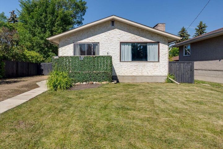 Property Photo: 6308 61 Avenue AB T4N 5R8