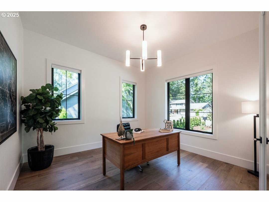 Property Photo: 2112 Ridgewood Rd OR 97034