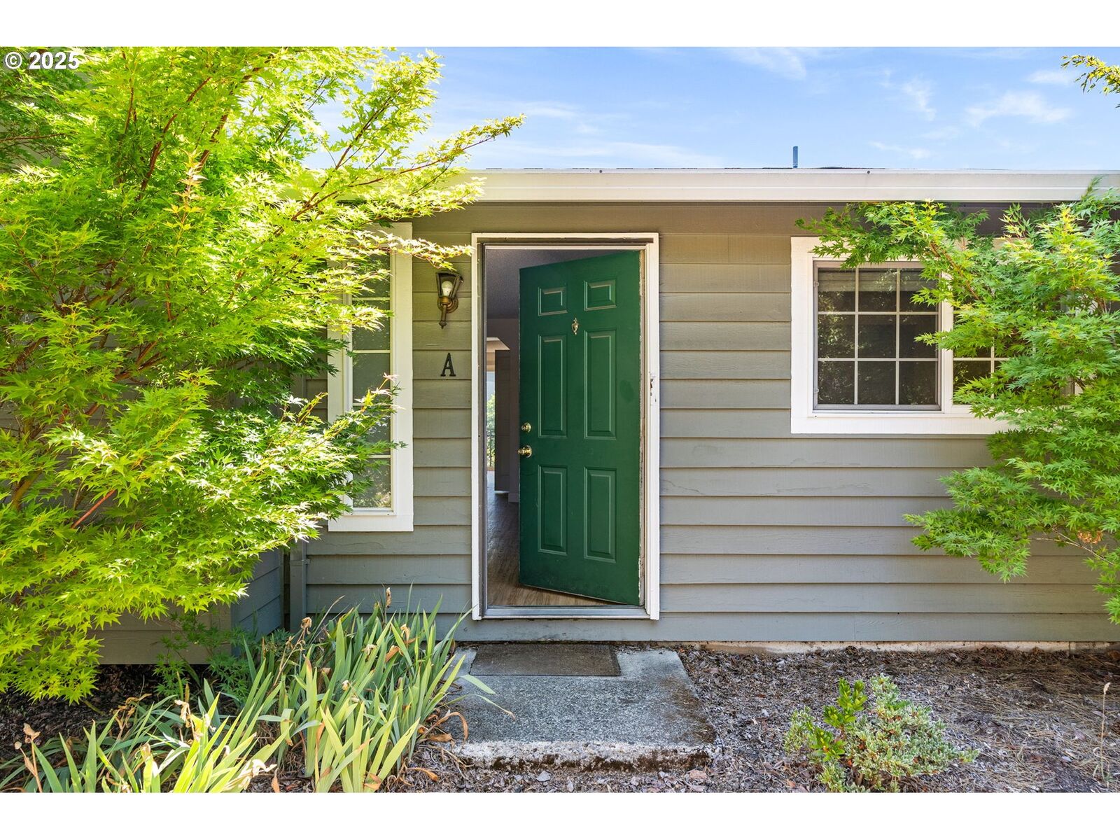 Property Photo:  6654 SW Capitol Hwy  OR 97219 