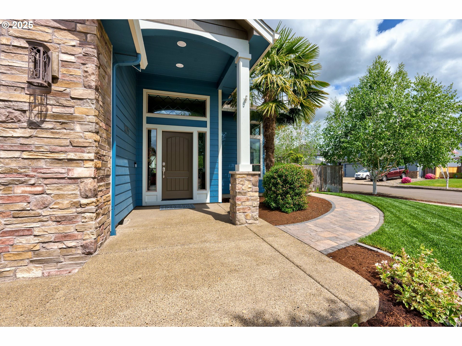 Property Photo: 3033 NE Malachi Way OR 97321