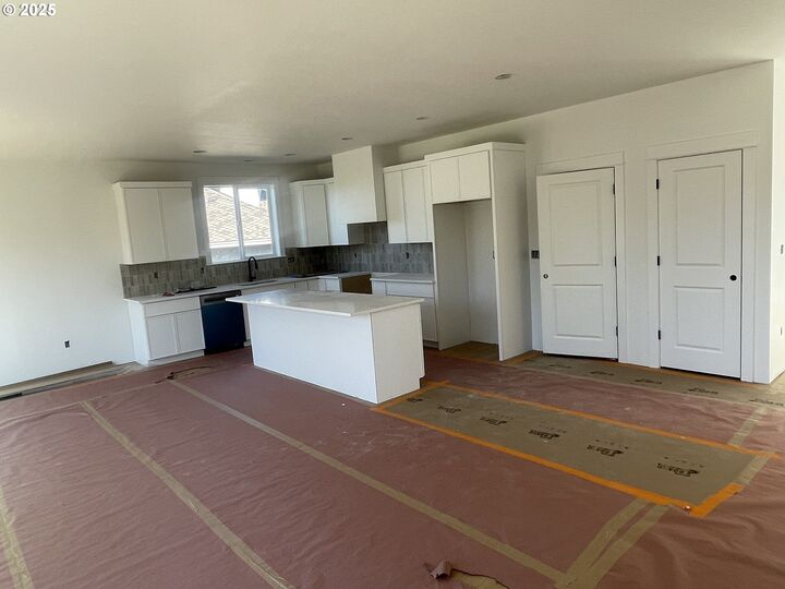 Property Photo: 2257 SW Phyllis Pl OR 97080