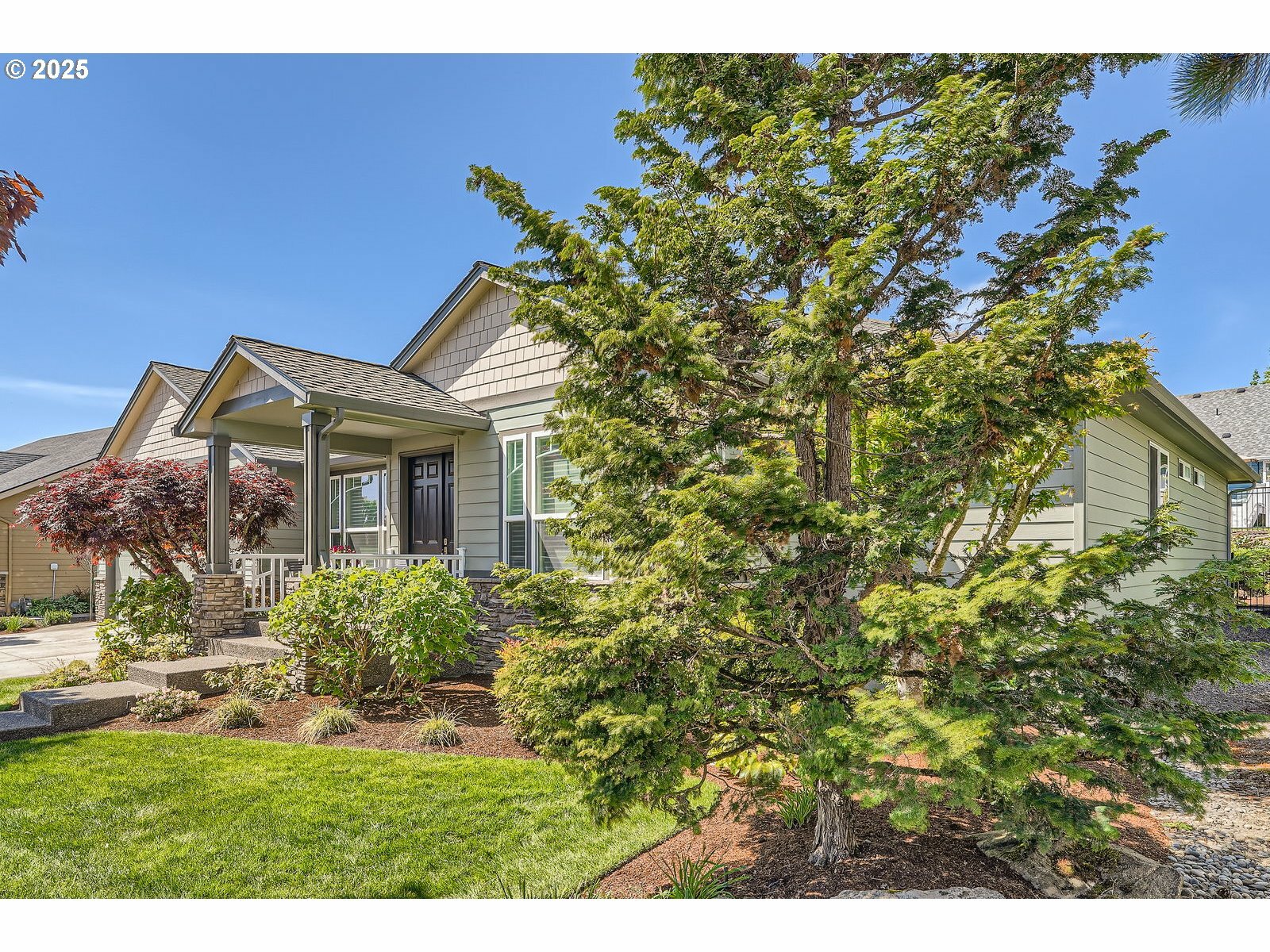 Property Photo:  1114 S 6th Way  WA 98642 