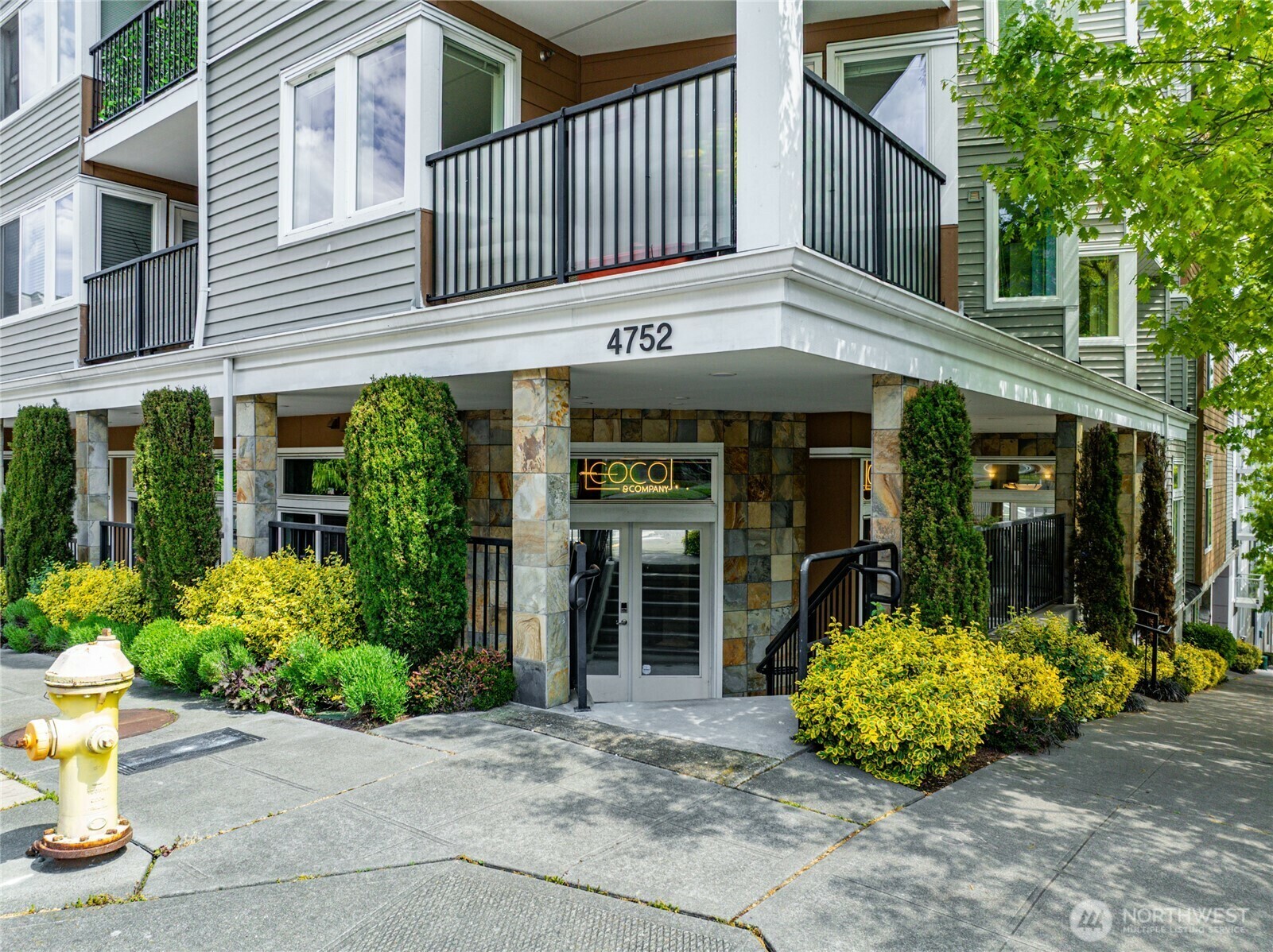 Property Photo: 4752 41st Avenue SW 403 WA 98116