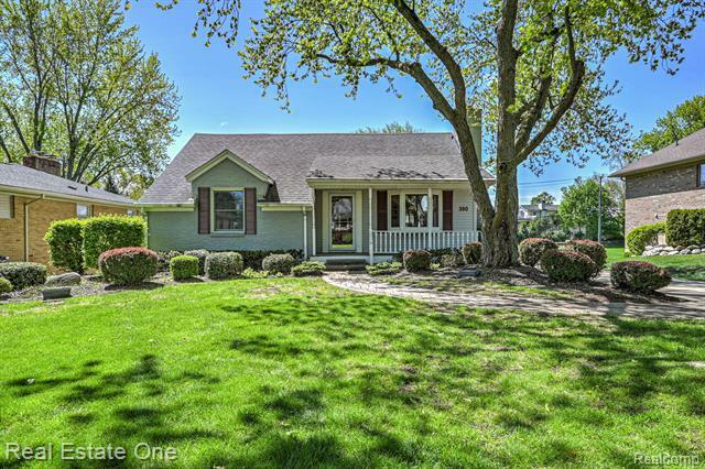 Property Photo: 390 Red Oak Lane MI 48307