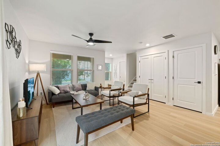 1104 S Gevers St  San Antonio TX 78203 photo