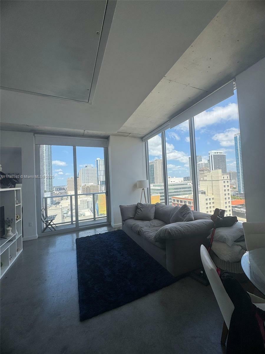 Property Photo: 151 SE 1st St 1610 FL 33131