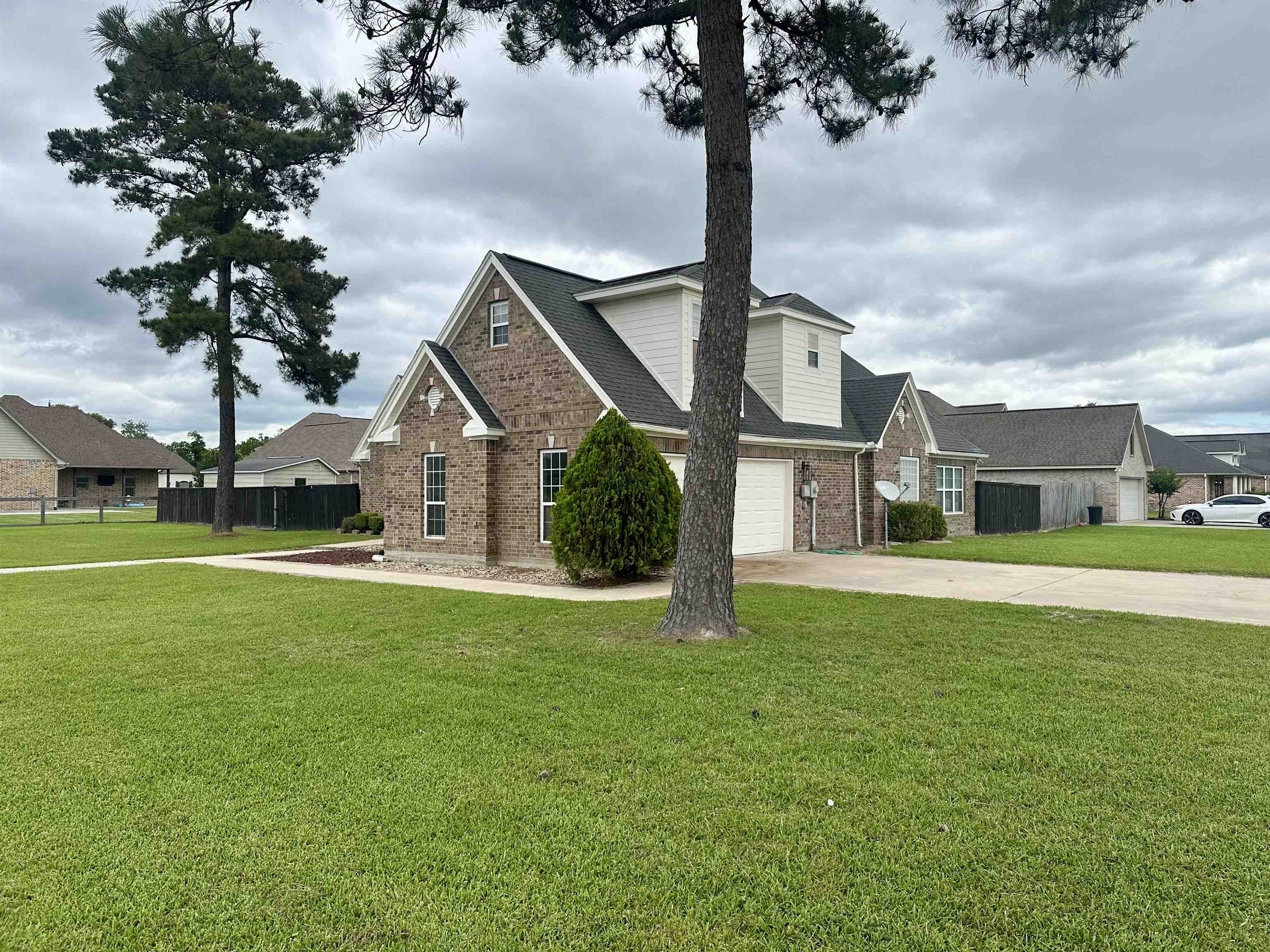 Property Photo: 305 Tyler Dr TX 77630