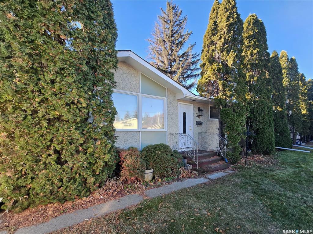 Property Photo: 30 Lindsay Drive SK S7H 3E1