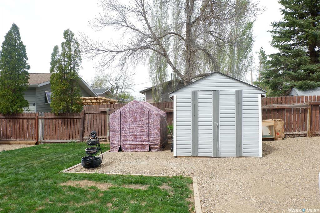 Property Photo:  117 4th Street W  SK S0H 0Z0 