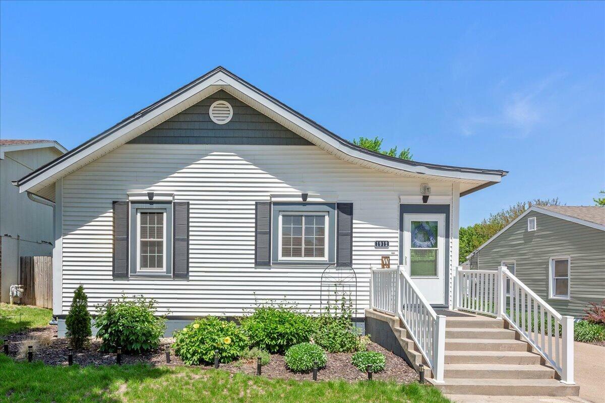 1912 Ave C  Council Bluffs IA 51501 photo