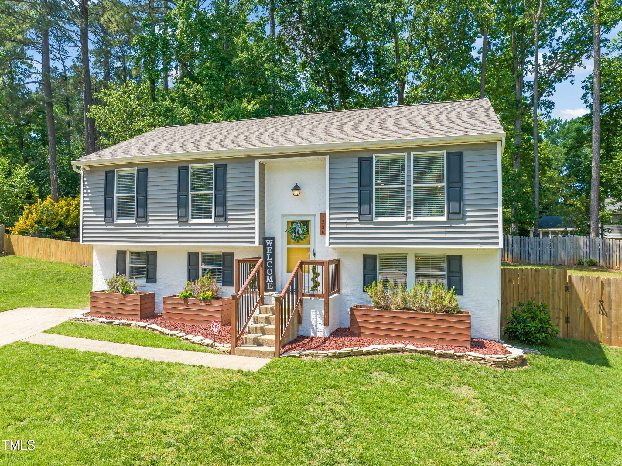 Property Photo: 1220 Sherbrooke Court NC 27612