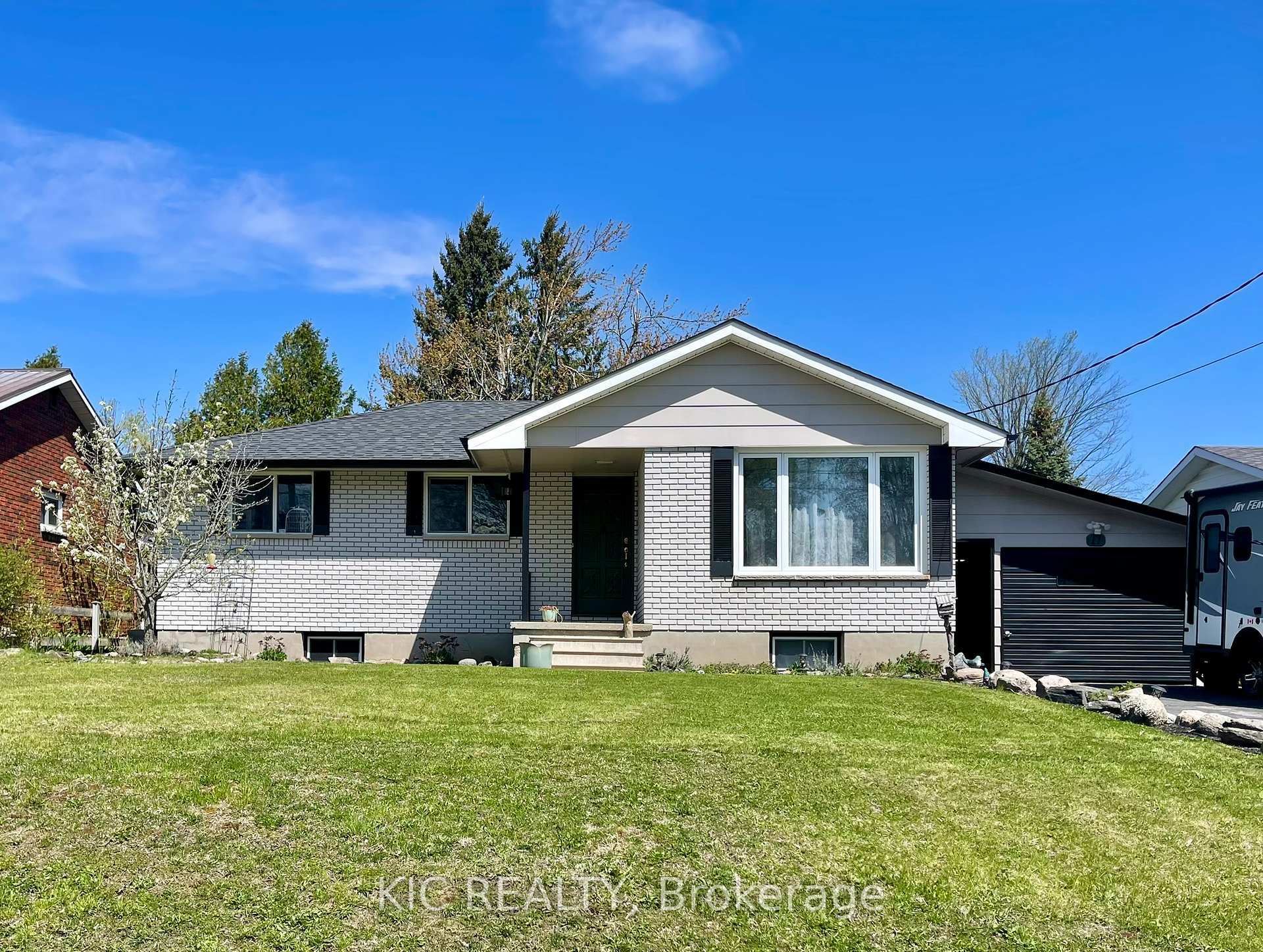 Property Photo: 11 McLean Avenue ON K0L 1Z0
