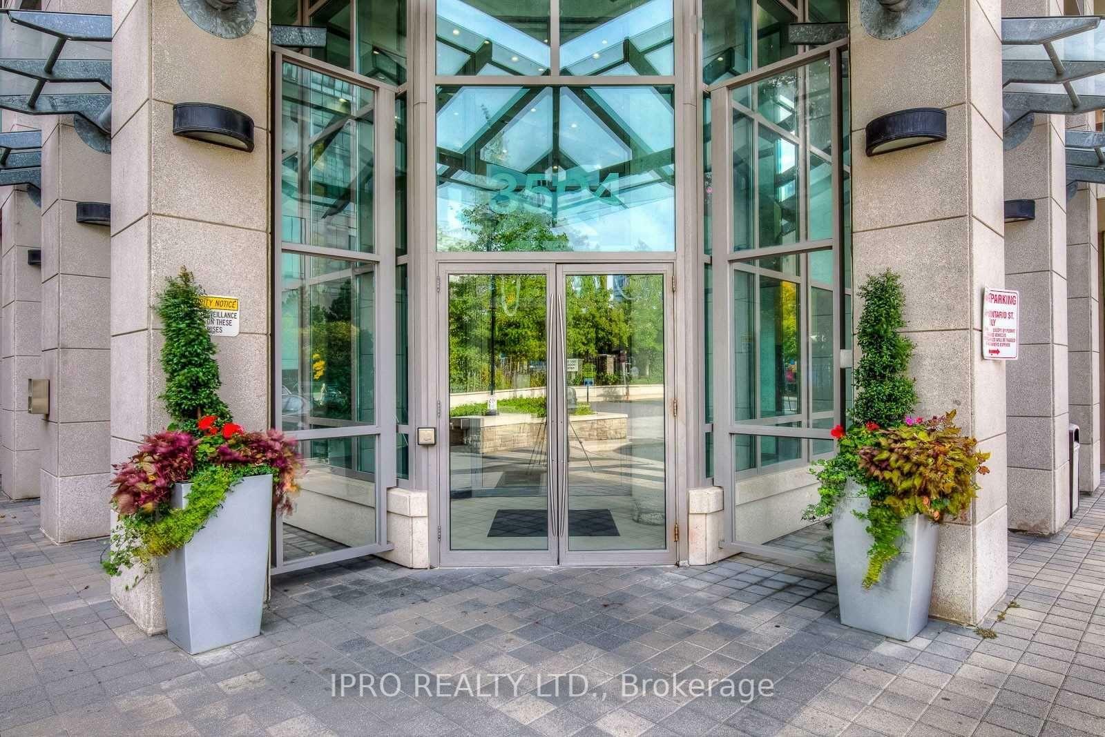 Property Photo: 3504 Hurontario Street 2310 ON L5B 0B9
