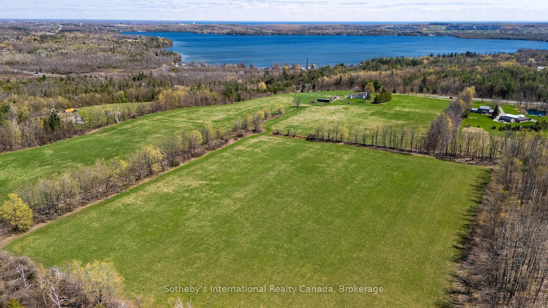 Property Photo: 1614 Horseshoe Valley Road E ON L0K 1E0