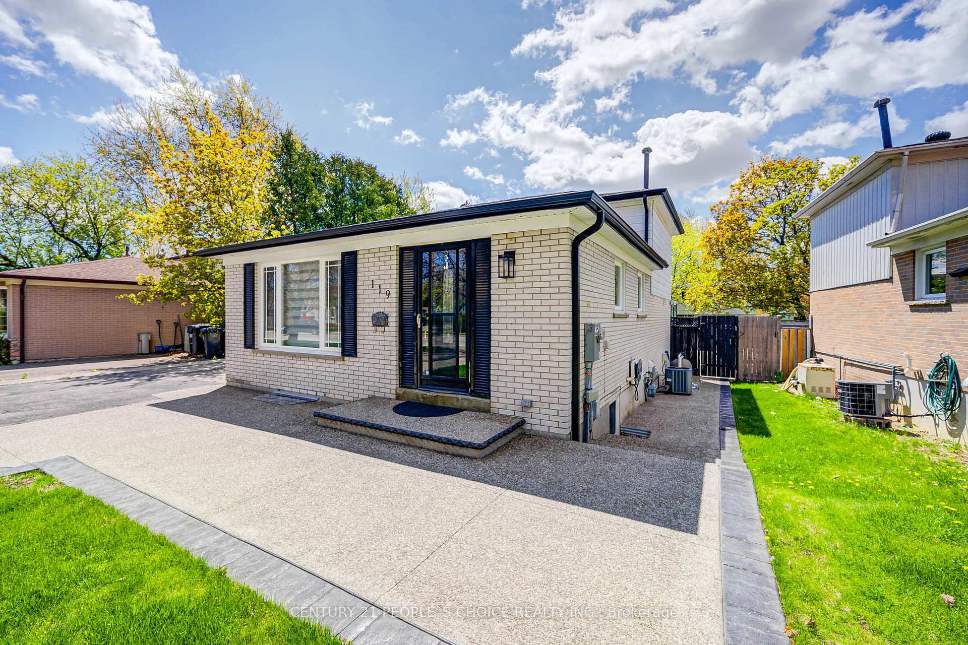 Property Photo: 119 Rutherford Road N ON L6V 2J4