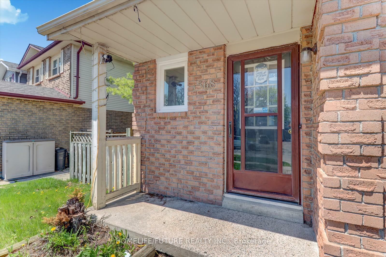 Property Photo: 1568 Norwill Crescent ON L1G 7V4