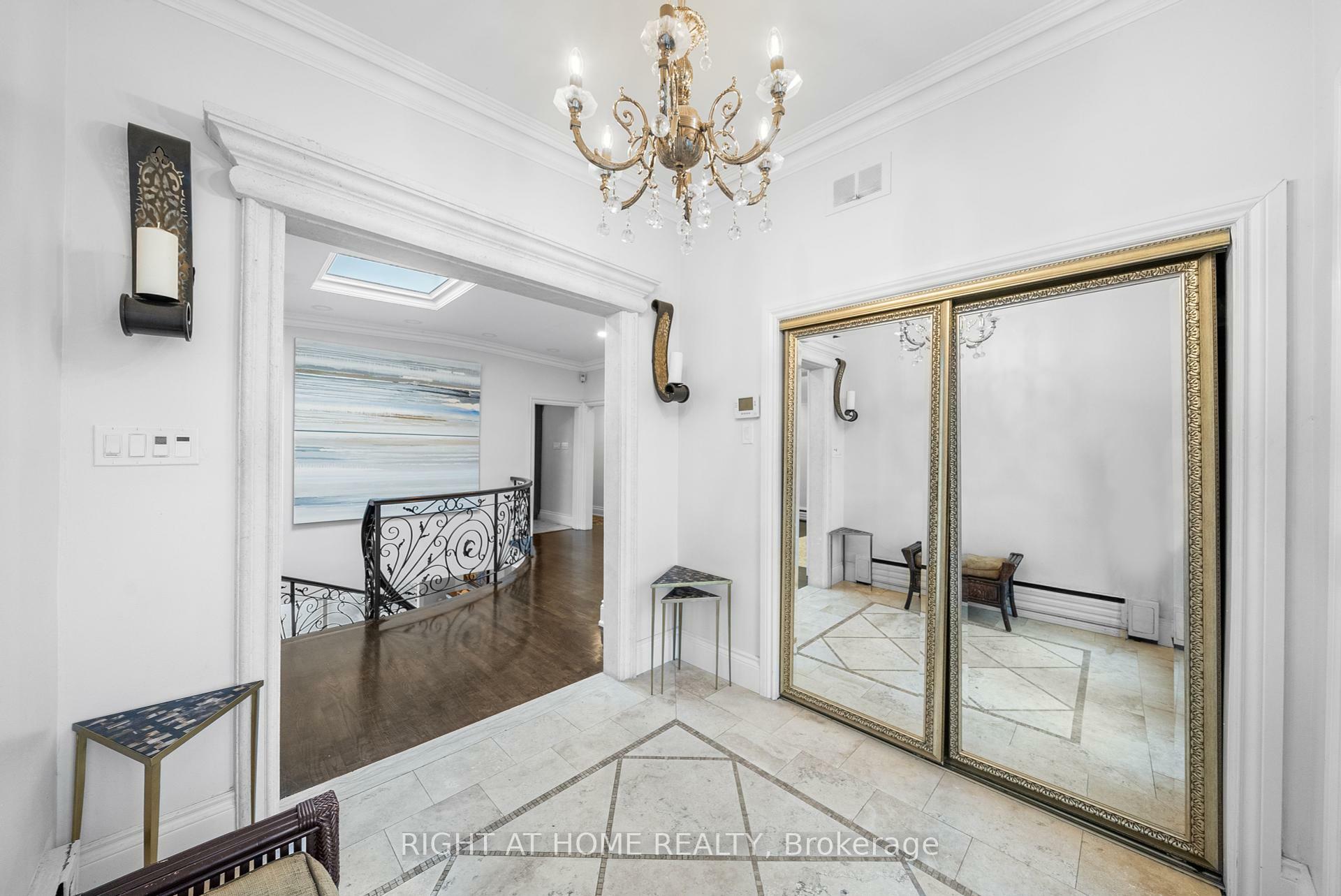 Photo de la propriété: 40 Heathview Avenue ON M2K 2C1