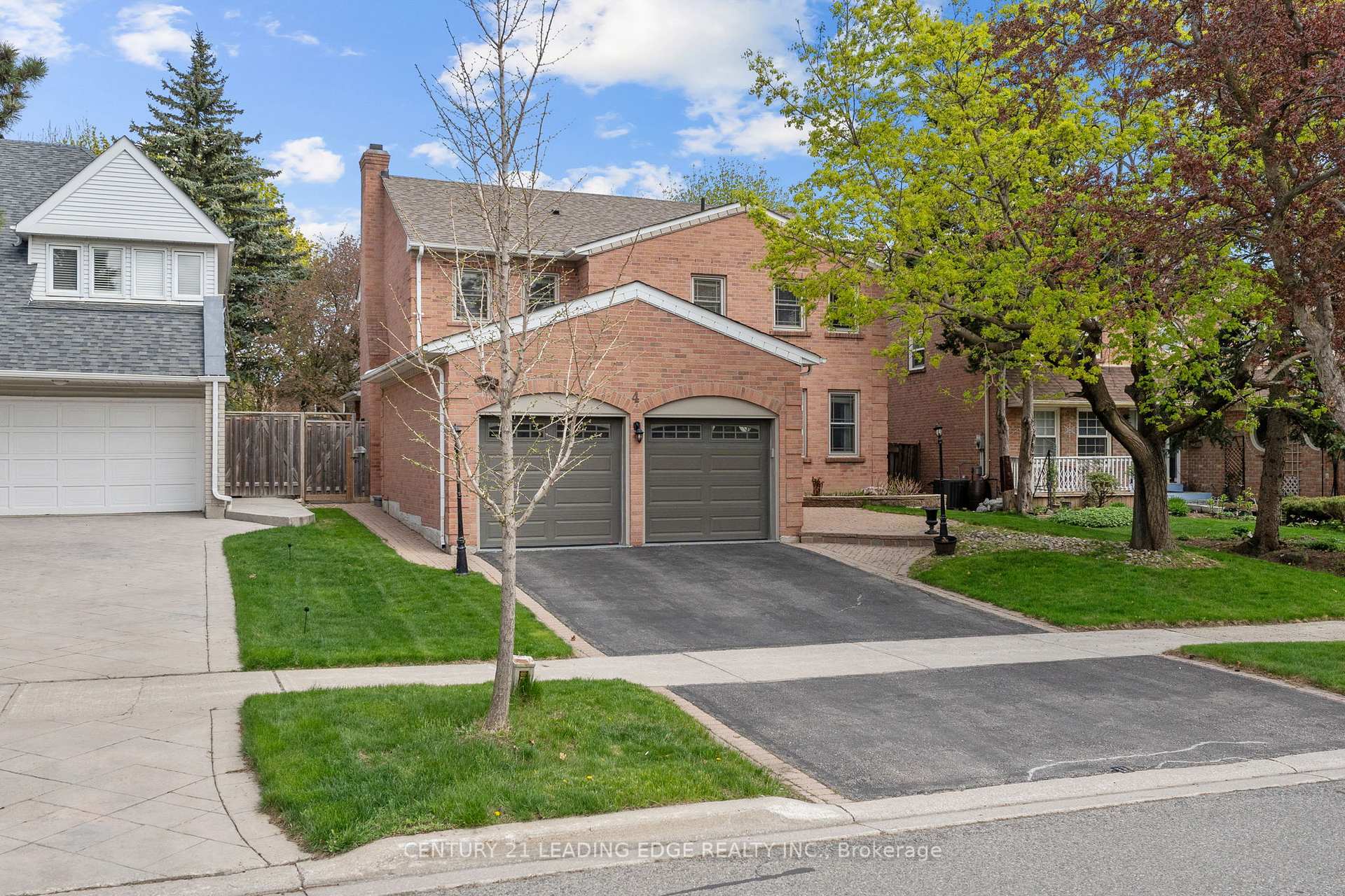 Property Photo: 4 Longwater Chase ON L3R 4A2