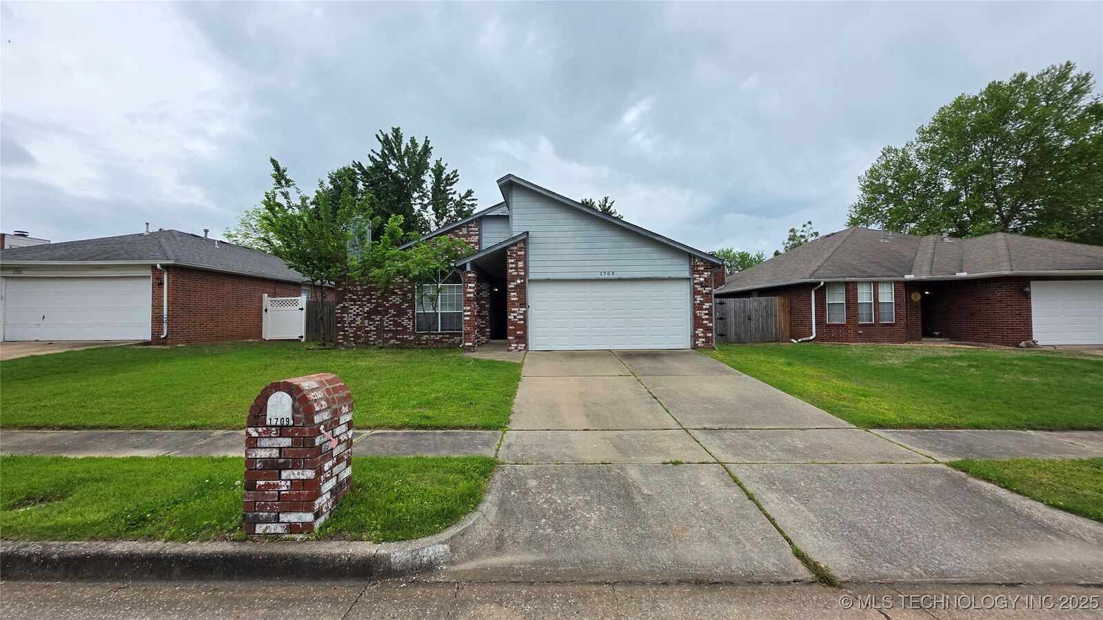 Property Photo:  1709 W Ft Worth Street  OK 74012 