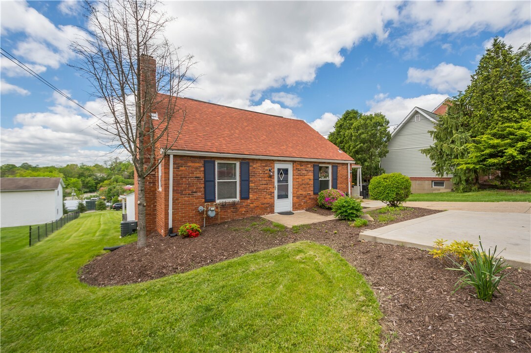 Property Photo: 200 Broughton Rd PA 15102