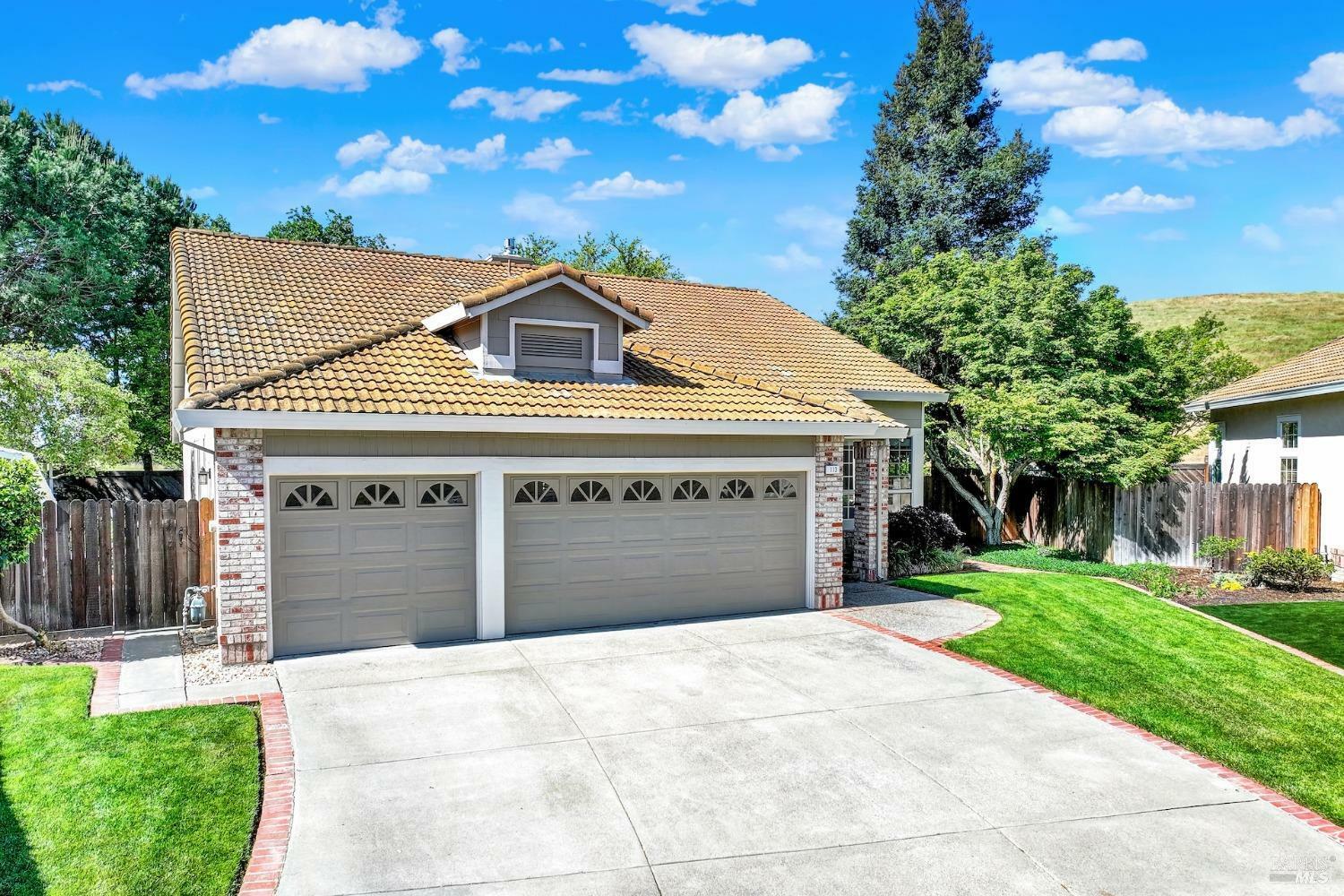 Property Photo: 113 Pau Court CA 94534