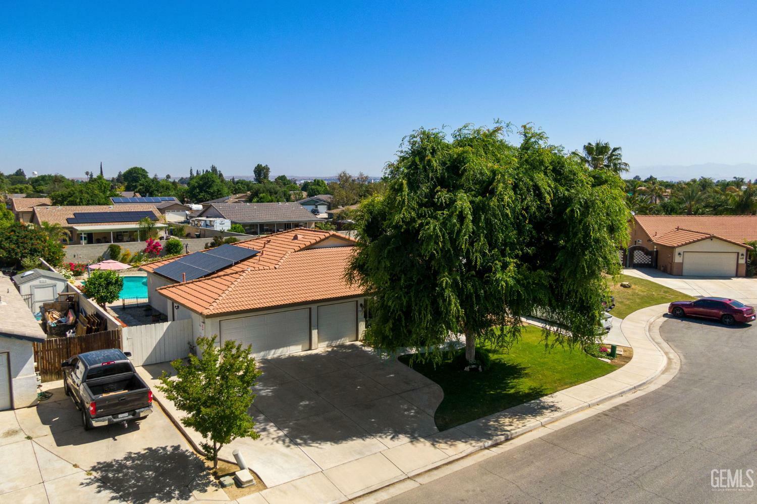 Property Photo: 5512 Sicily Court CA 93308
