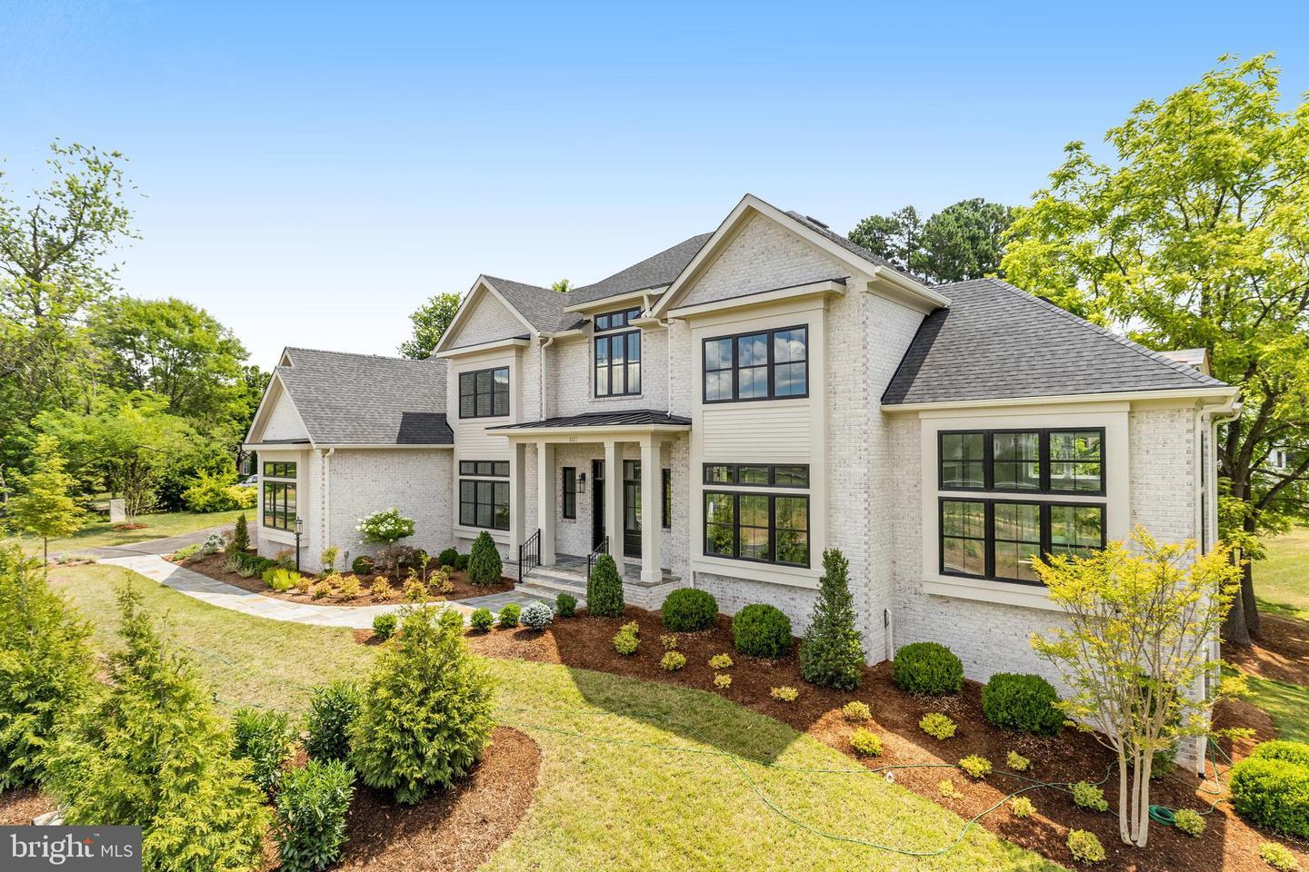 Property Photo: 390 Still Pond Run VA 22066