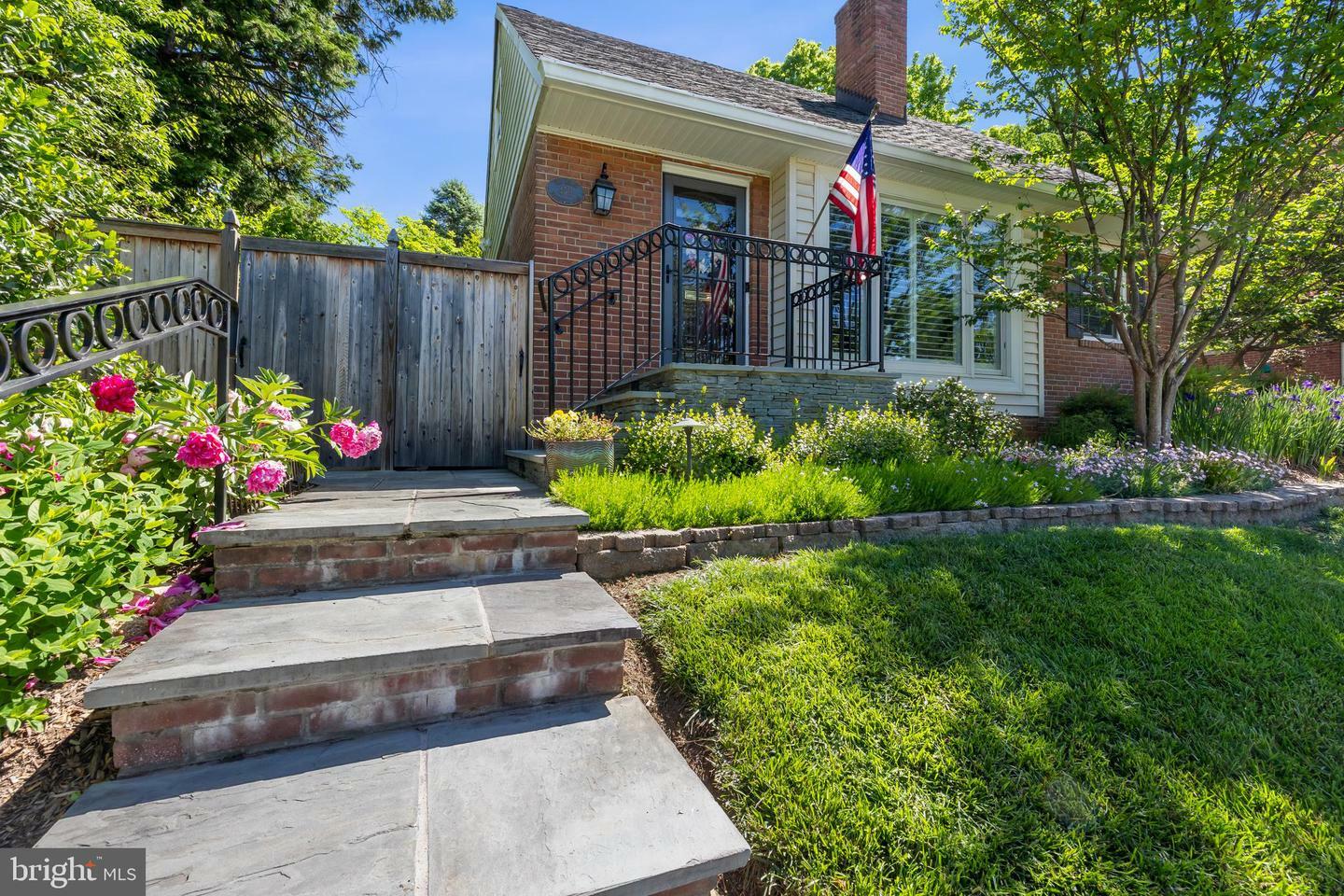 Property Photo: 4711 Edgefield Road MD 20814