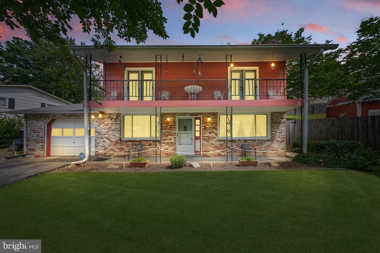 Property Photo: 19007 Red Oak Lane VA 22172