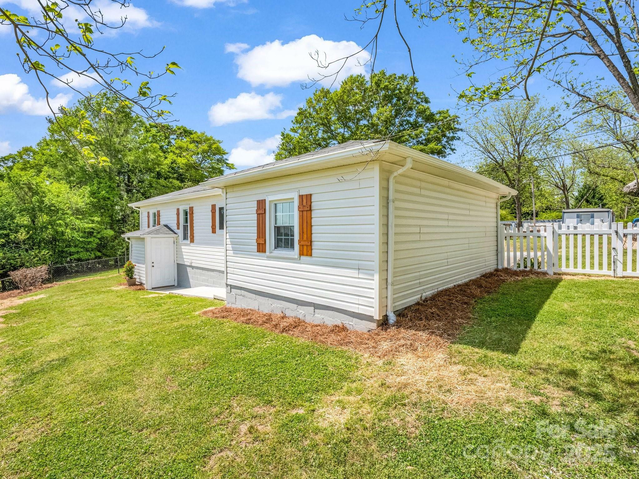 Property Photo: 411 W Sycamore Street NC 28092