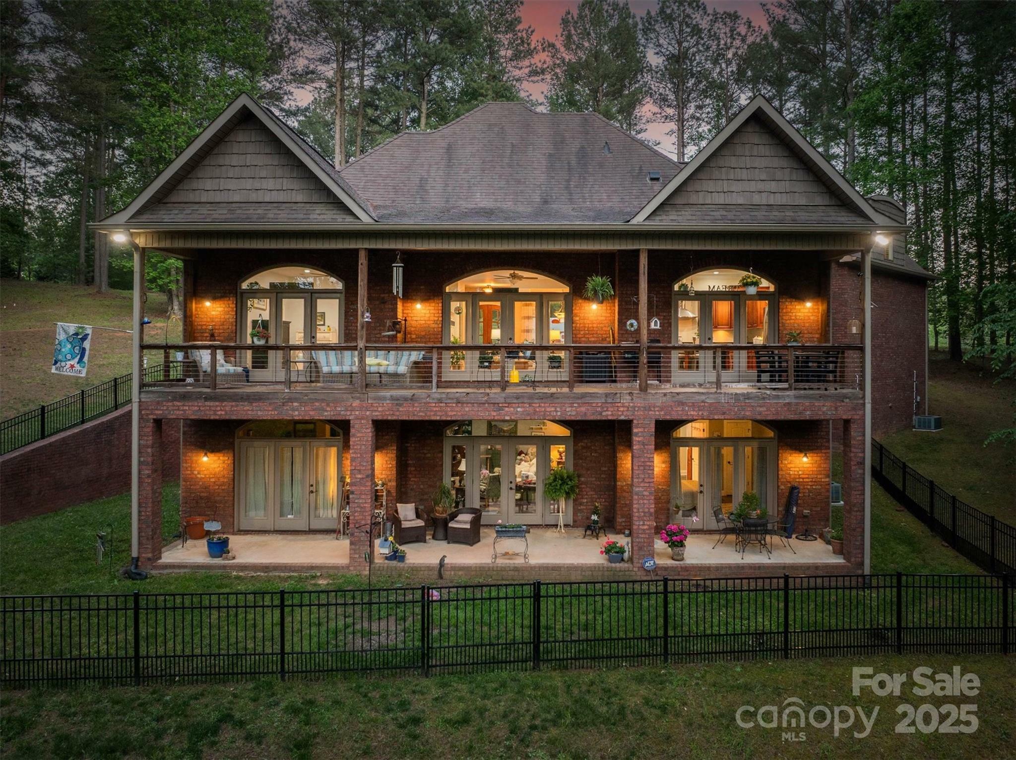 Property Photo: 2163 W Paradise Harbor Drive NC 28612