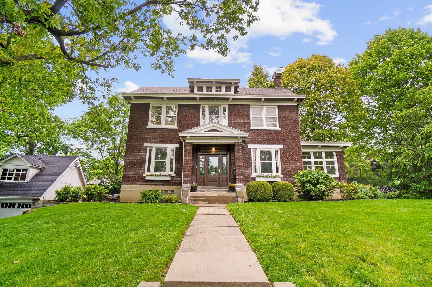 Property Photo: 3290 Observatory Avenue OH 45208