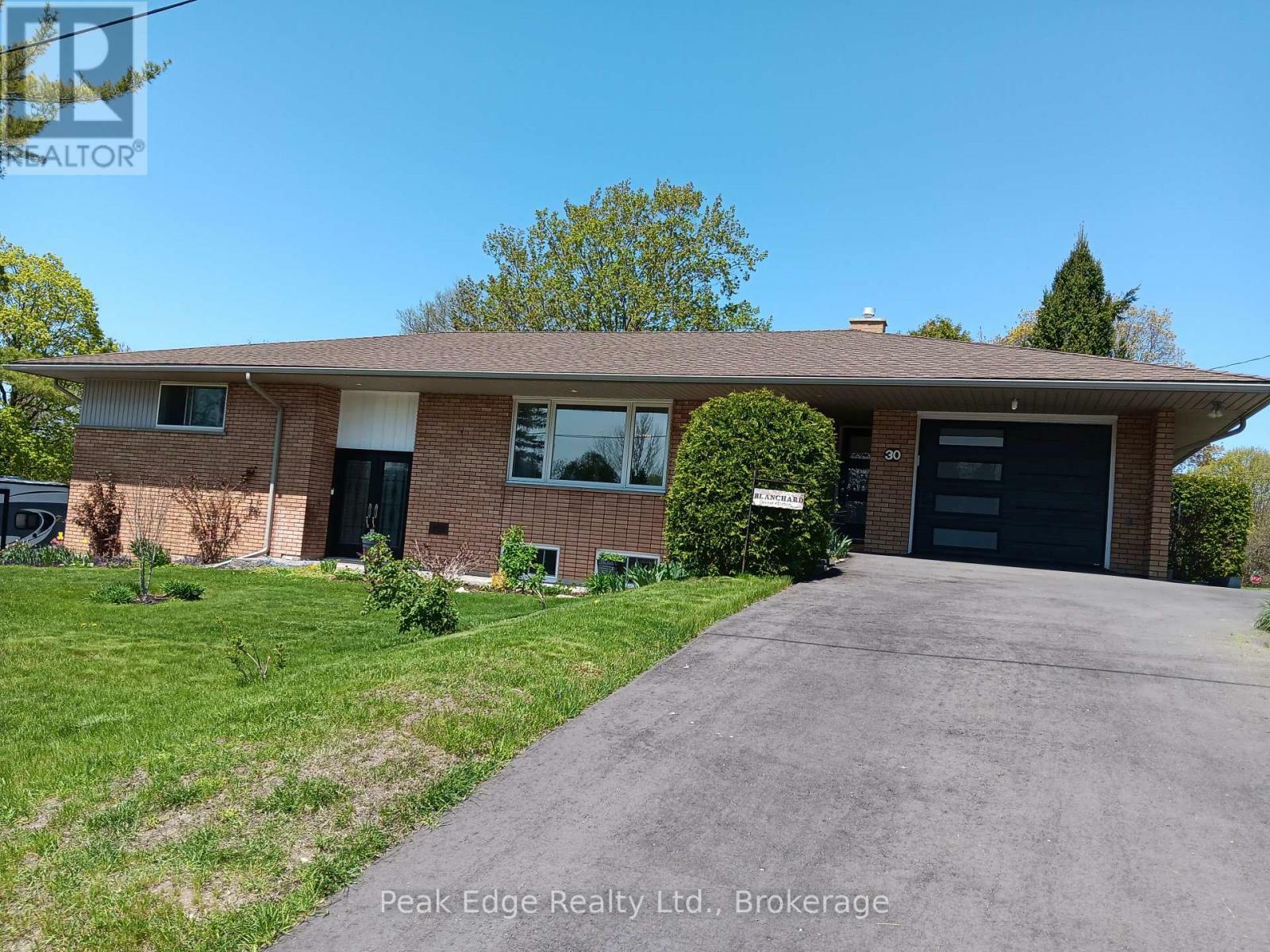 30 7 Th Street  Hanover ON N4N 1G2 photo