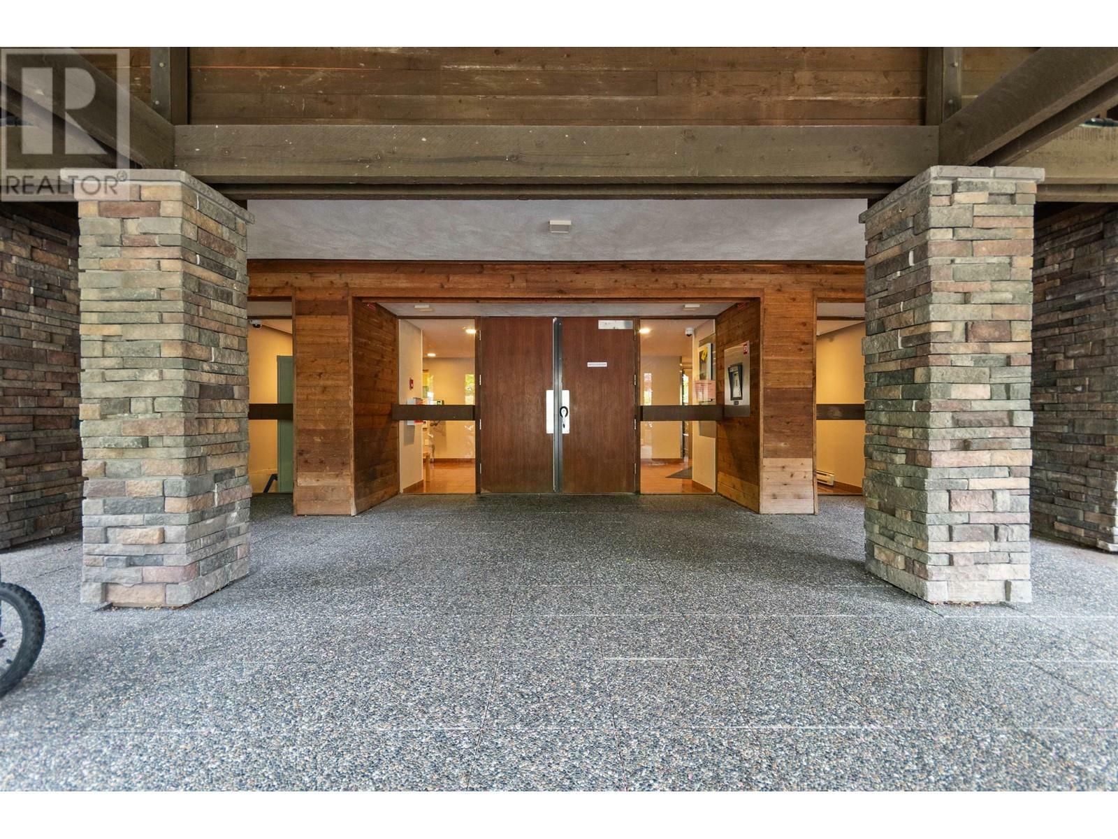 Photo de la propriété: 4363 Halifax Street 119 BC V5C 5Z3
