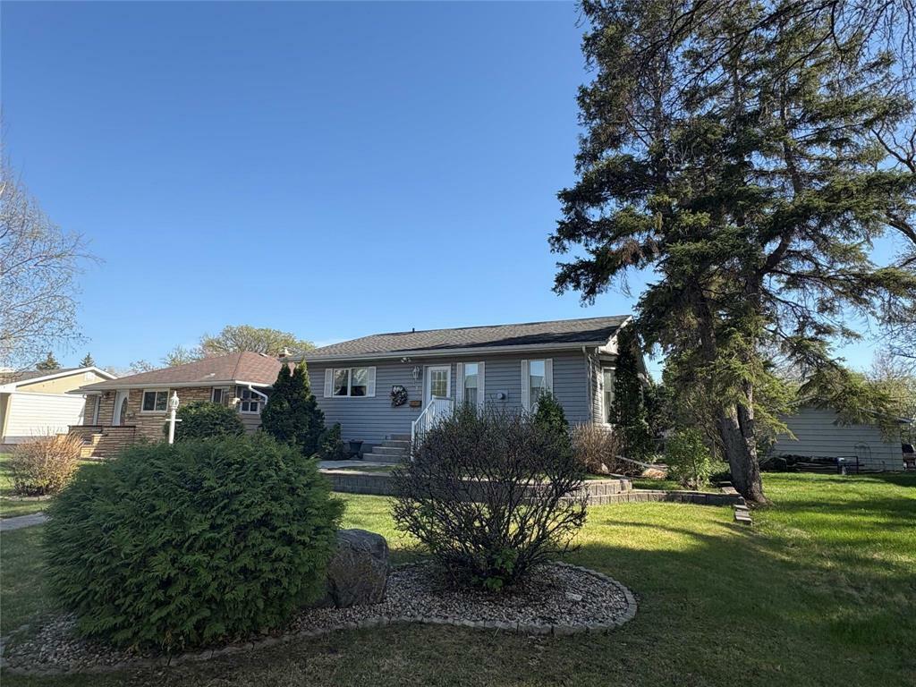 329 Kirby Avenue West  Dauphin MB R7N 0G8 photo