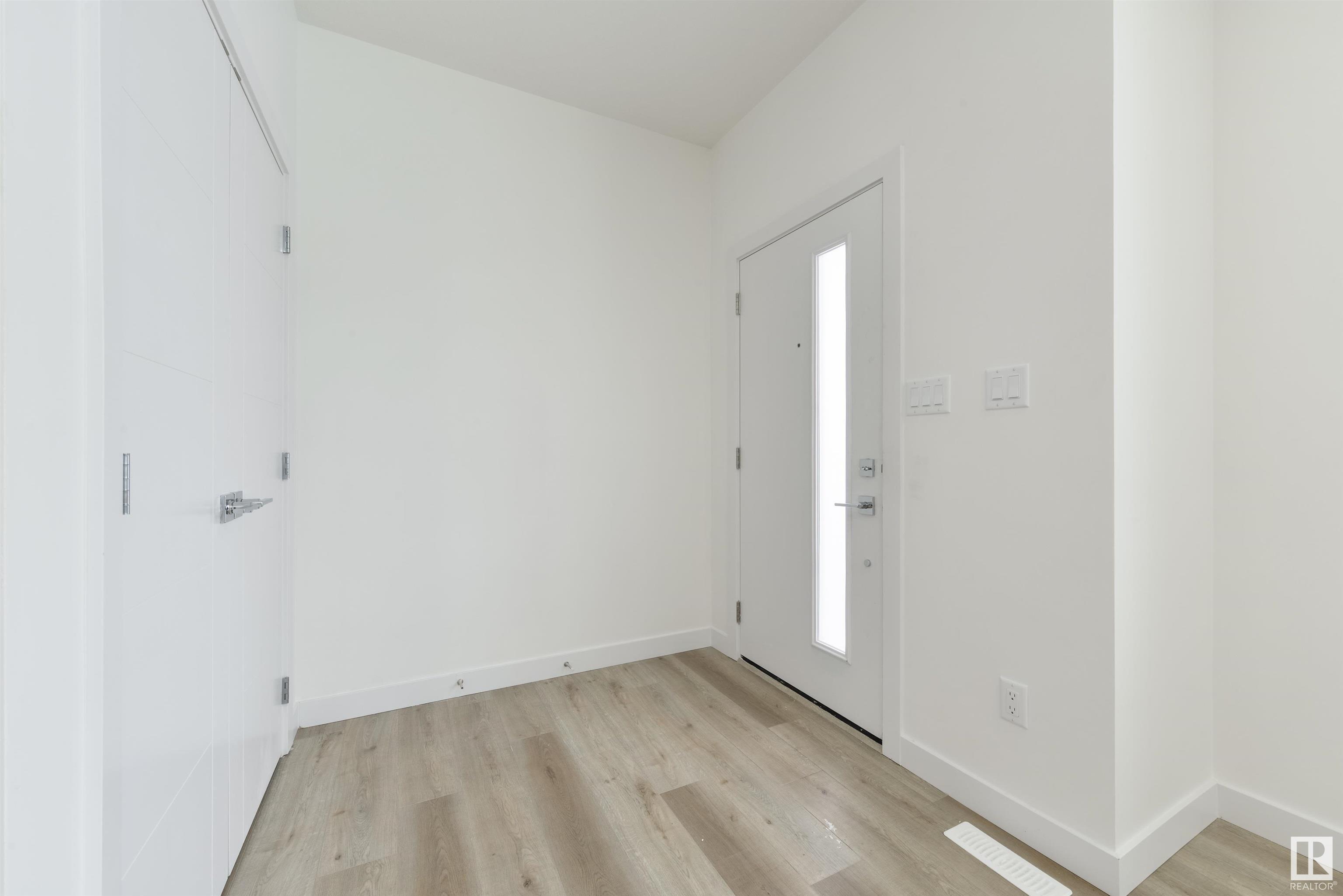 Photo de la propriété: 140 28 Street SW AB T6E 6N1