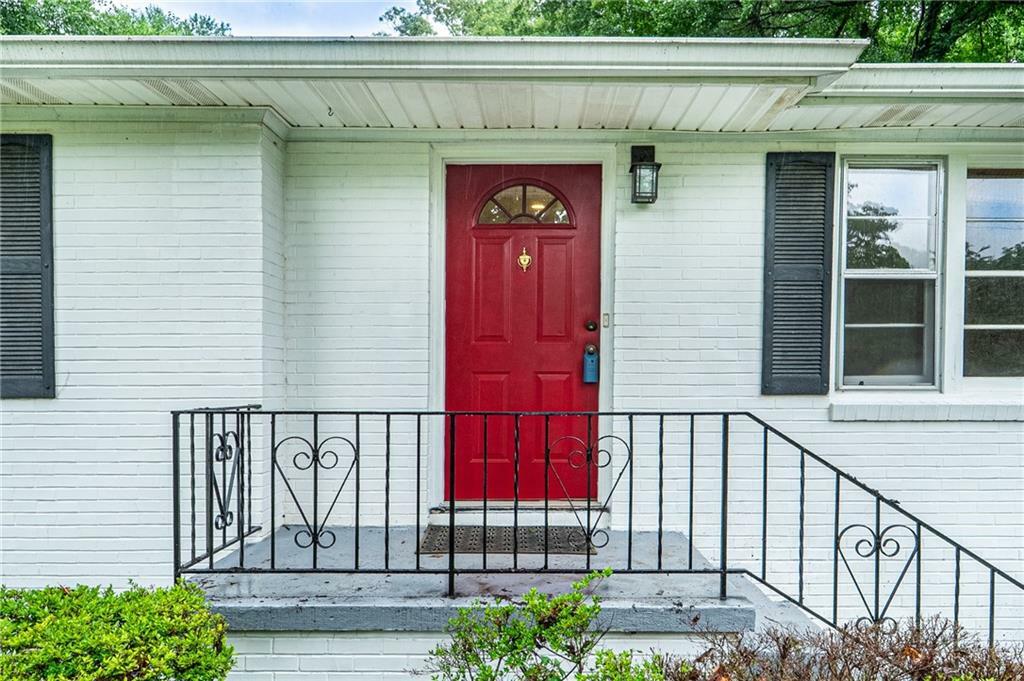 Property Photo: 218 Woodview Lane SE GA 30082