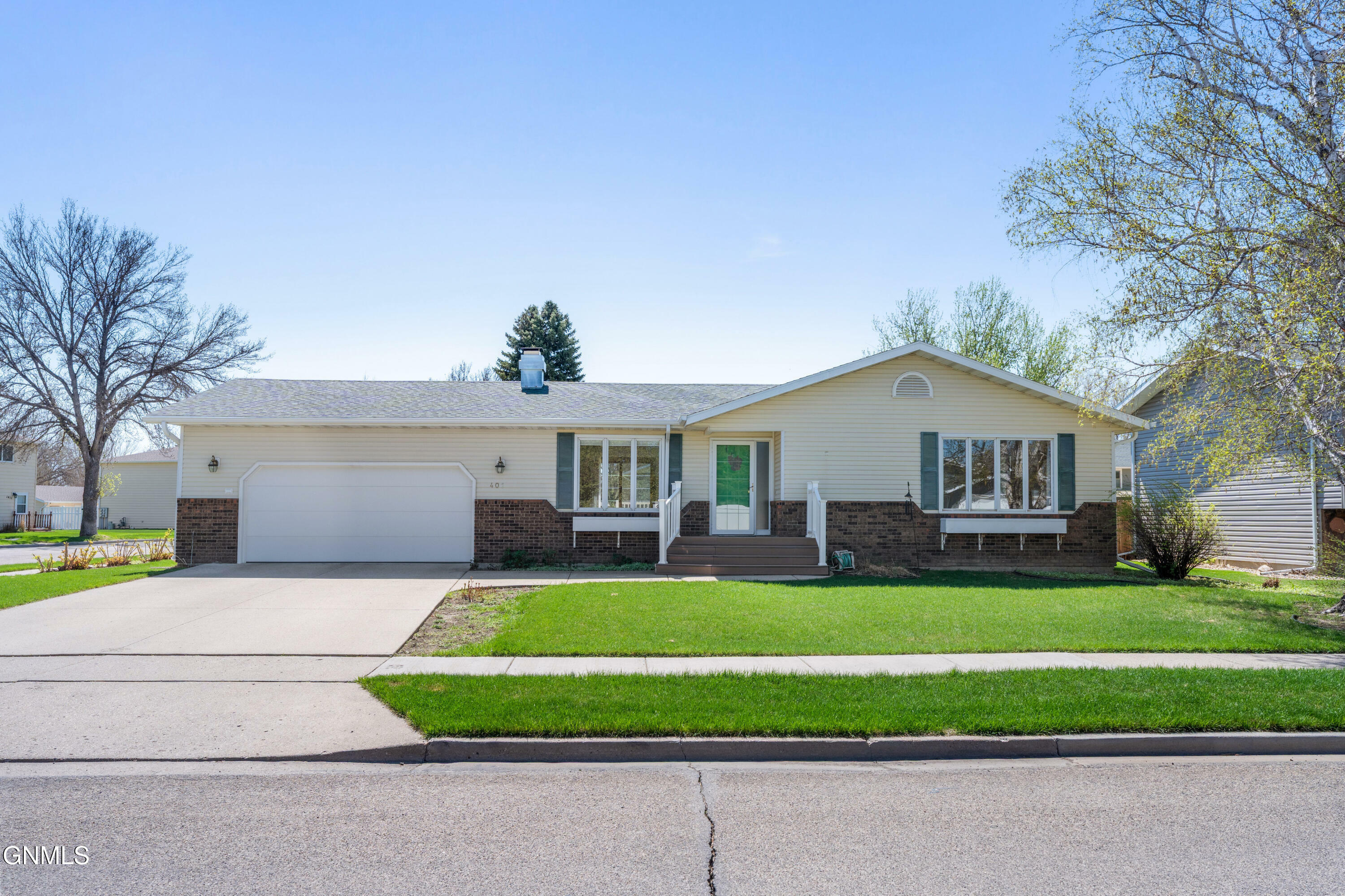 Property Photo: 401 Reno Avenue ND 58504