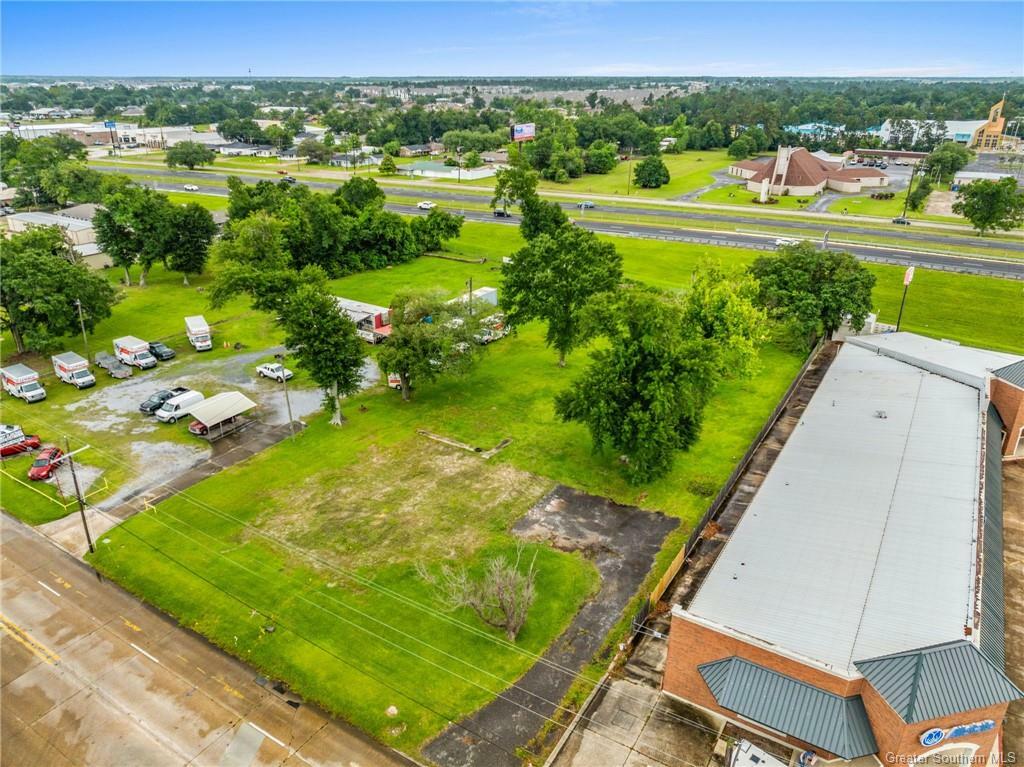 Property Photo: 1718 E Prien Lake Road LA 70601