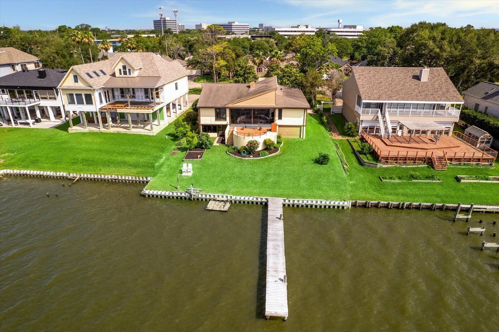 Property Photo:  2414 Baycrest Drive  TX 77058 