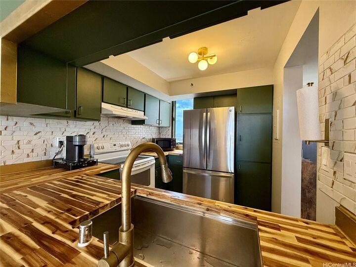 Property Photo:  990 Ala Nanala Street 19A  HI 96818 