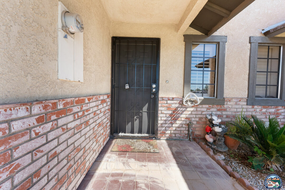 Property Photo: 710 Mulberry Ln CA 92243