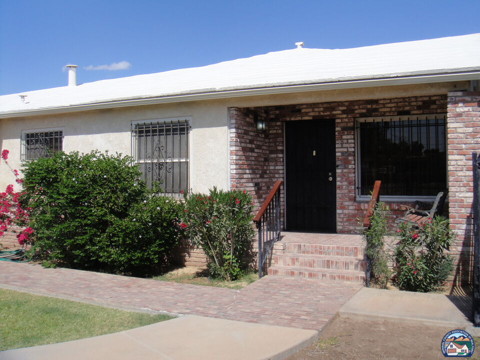 Property Photo: 211 Solano Ave CA 92243